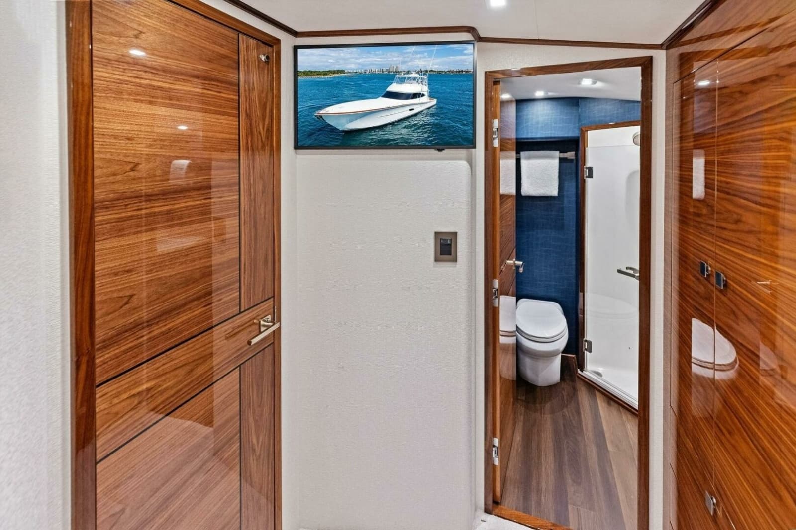 2026 Viking 82 Convertible - Photo 177