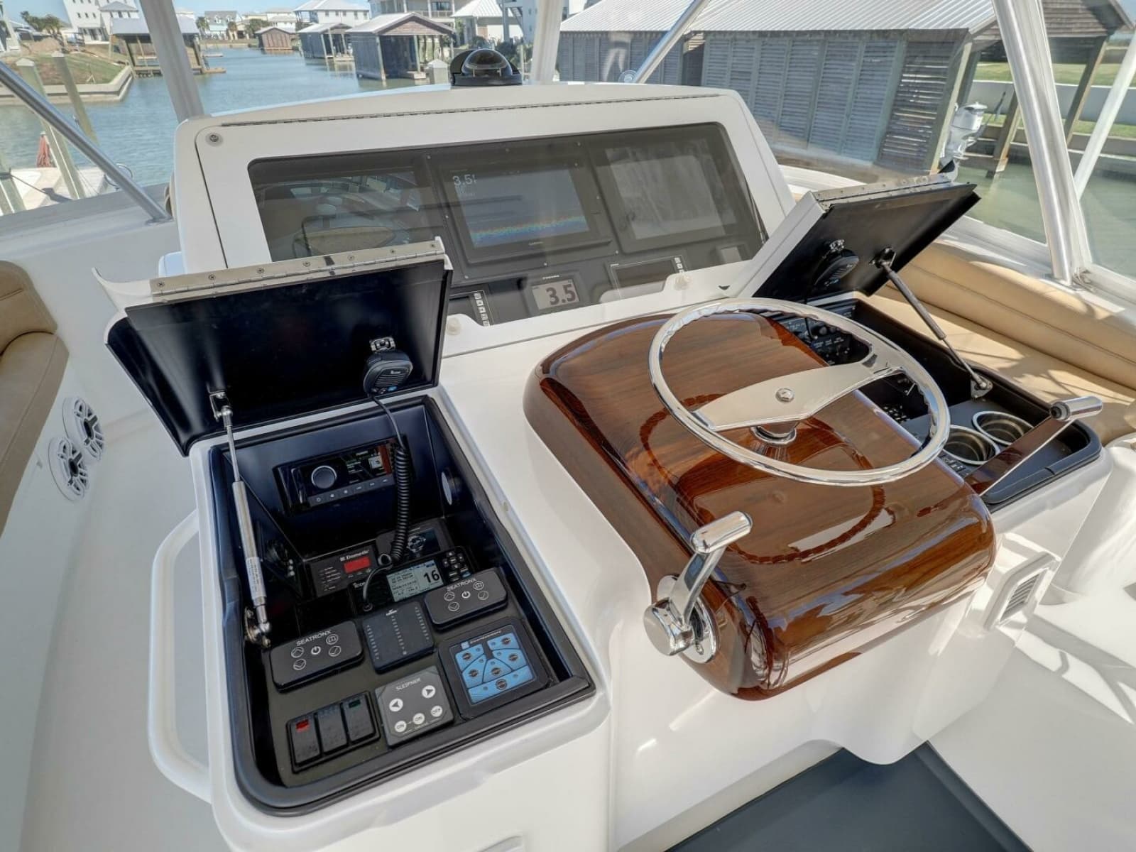 2017 Viking 52 Convertible - Photo 25