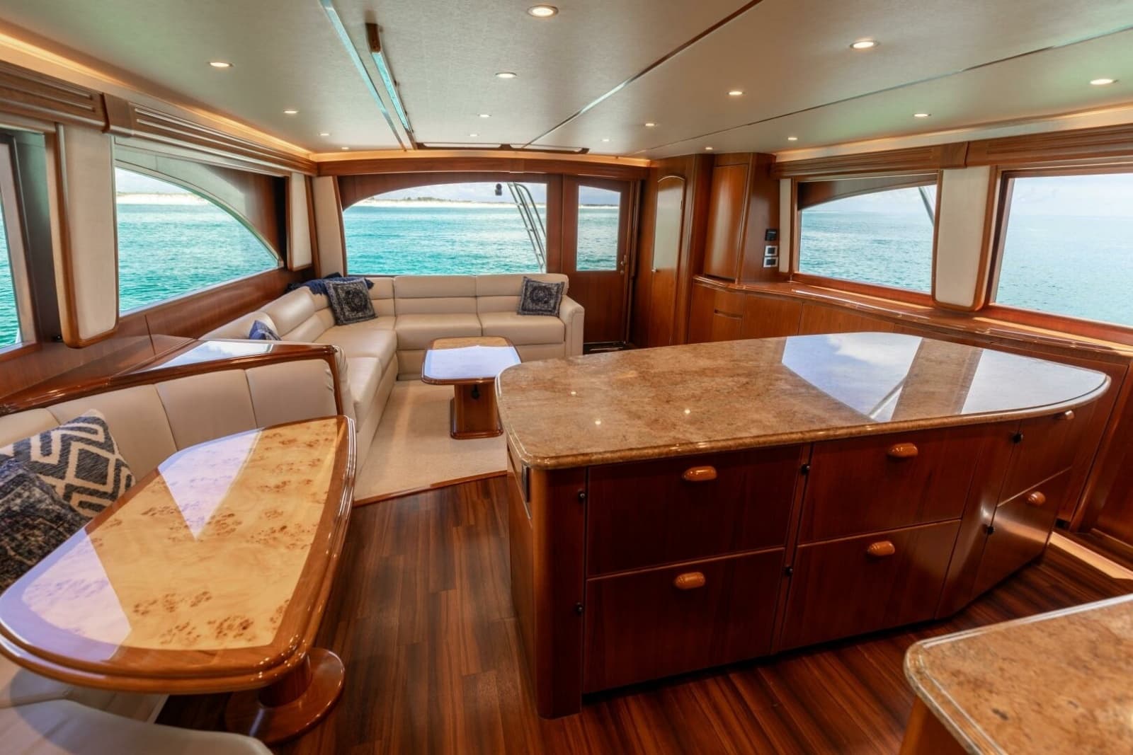 2015 Viking 70 Convertible - Photo 21
