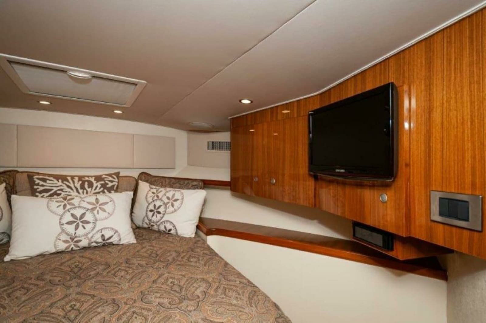2012 Viking 42 Convertible - Photo 15