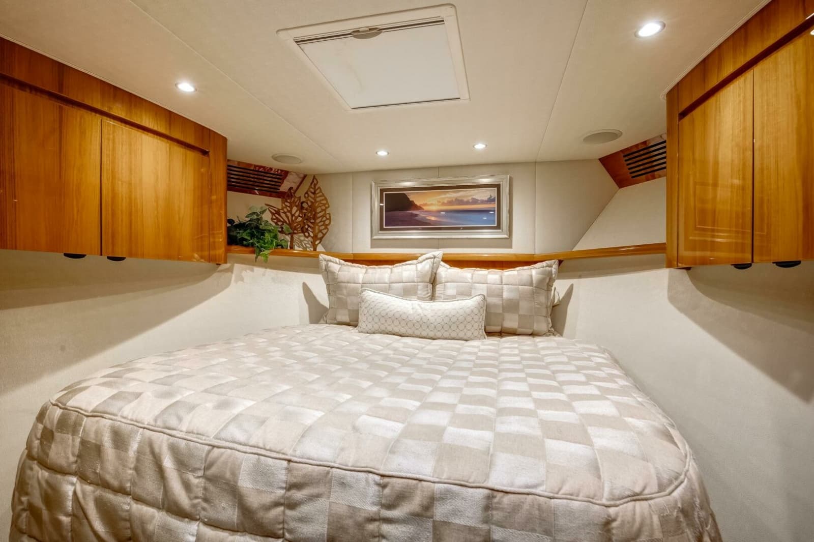 2015 Viking 70 Convertible - Photo 9