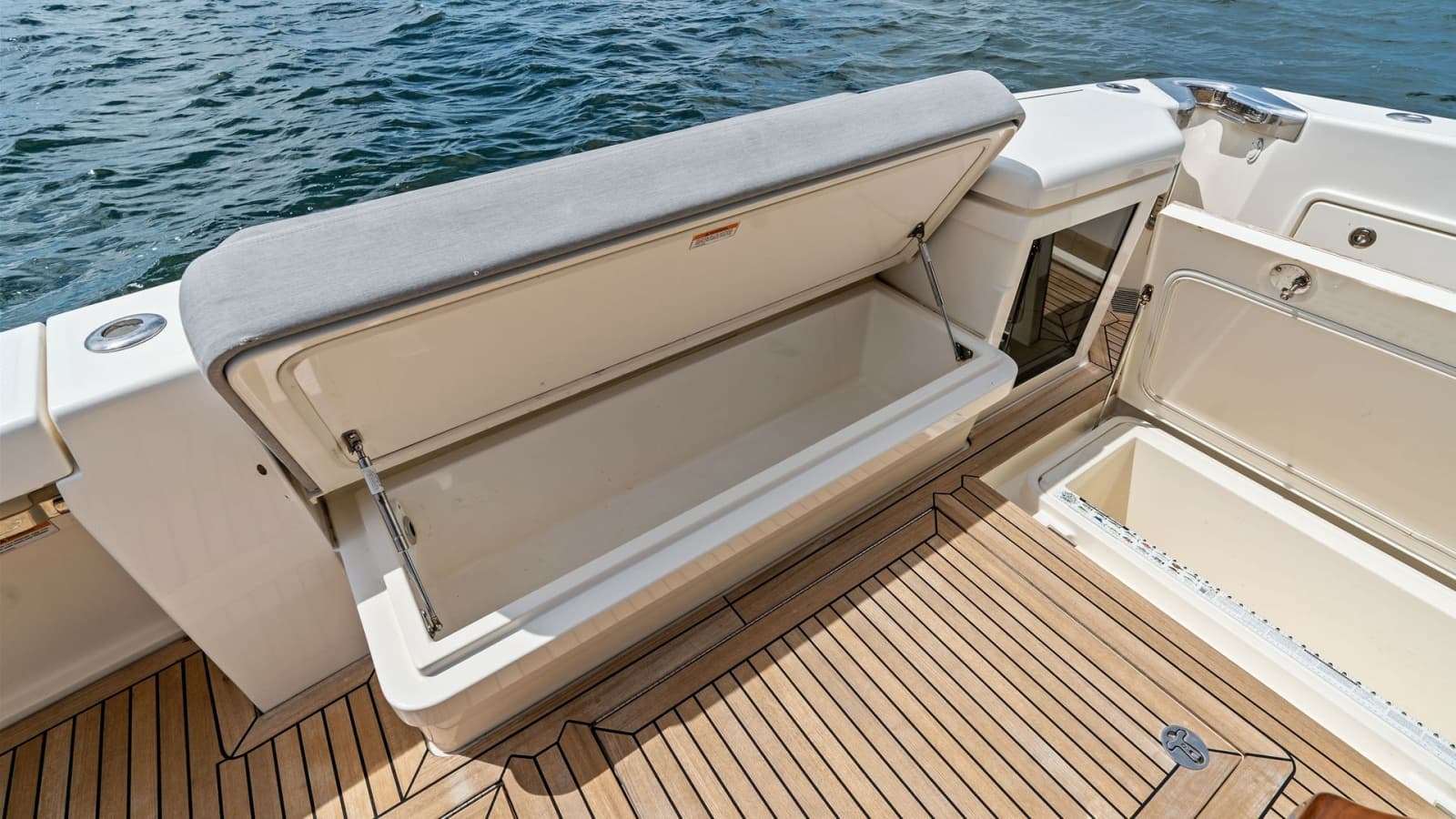 2021 Riviera 57 Enclosed Bridge - Photo 34