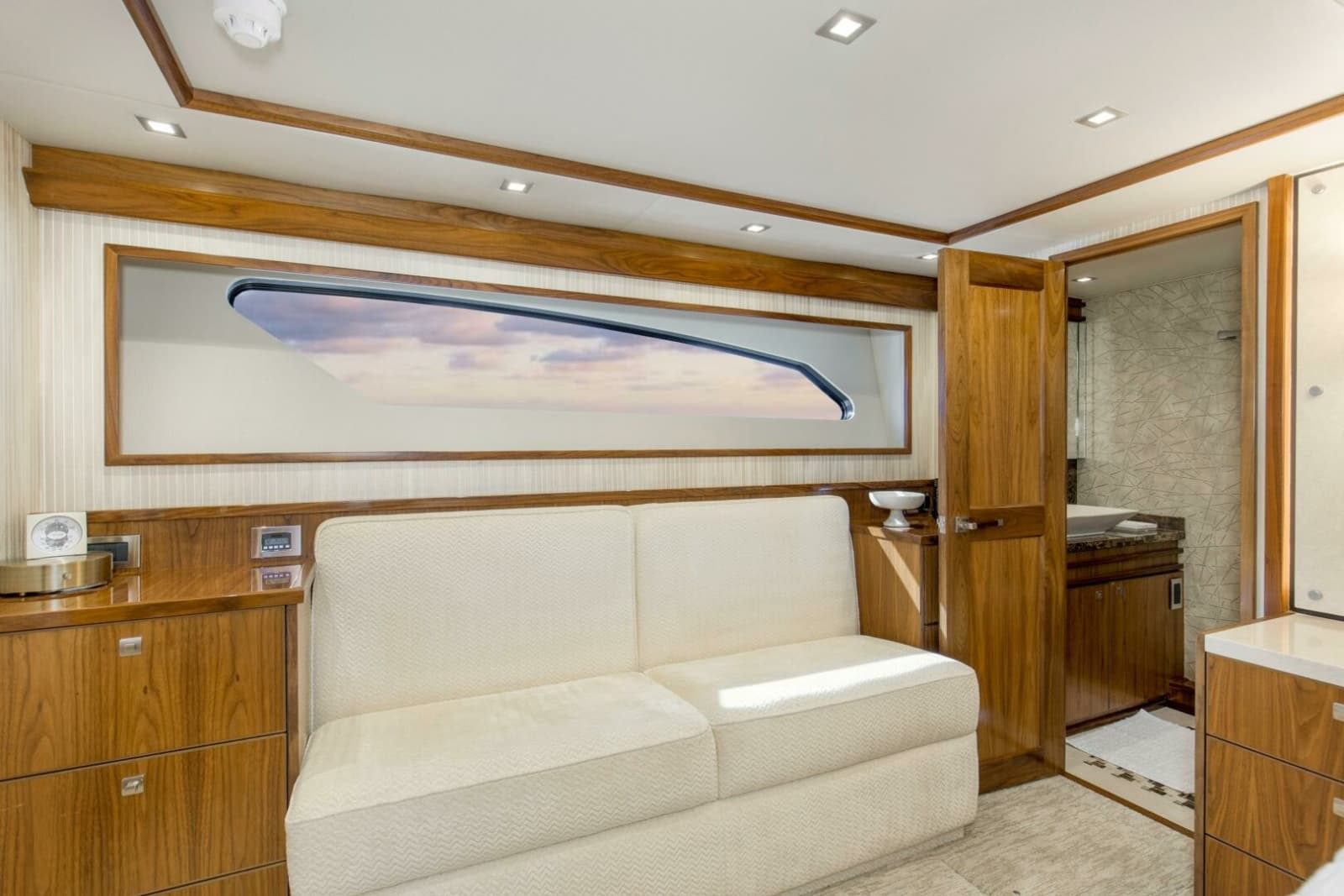 2016 Viking 92 Enclosed Bridge - Photo 24