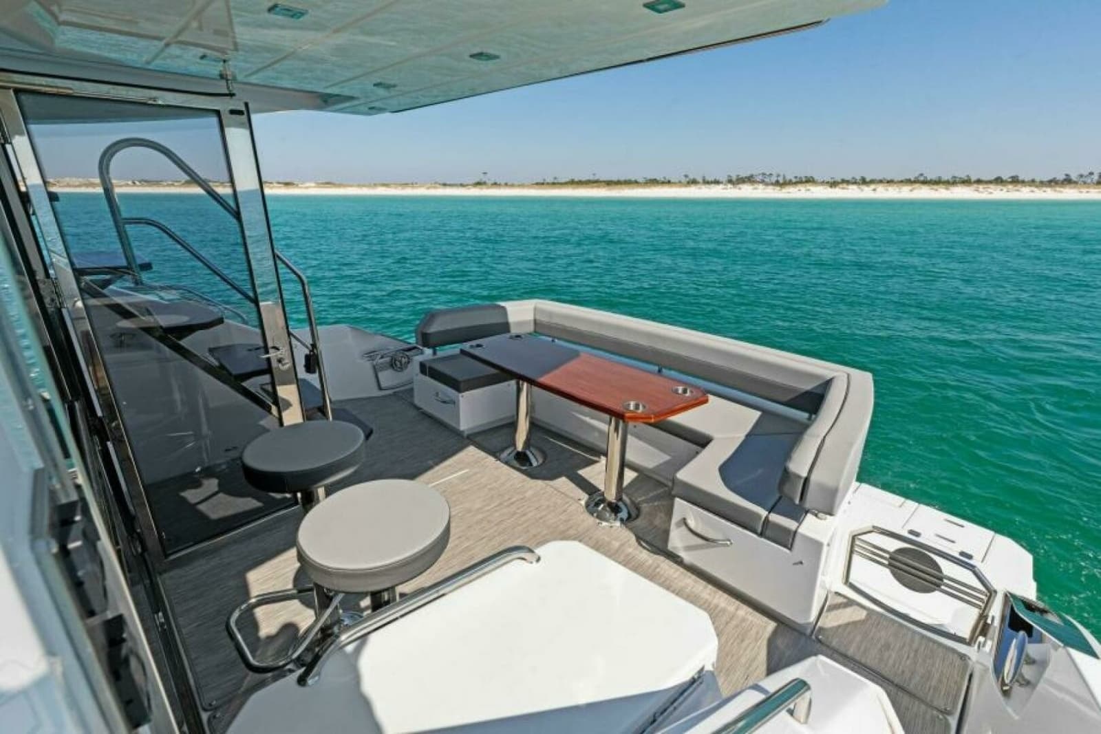 2023 Cruisers Yachts 60 Cantius Fly - Photo 8