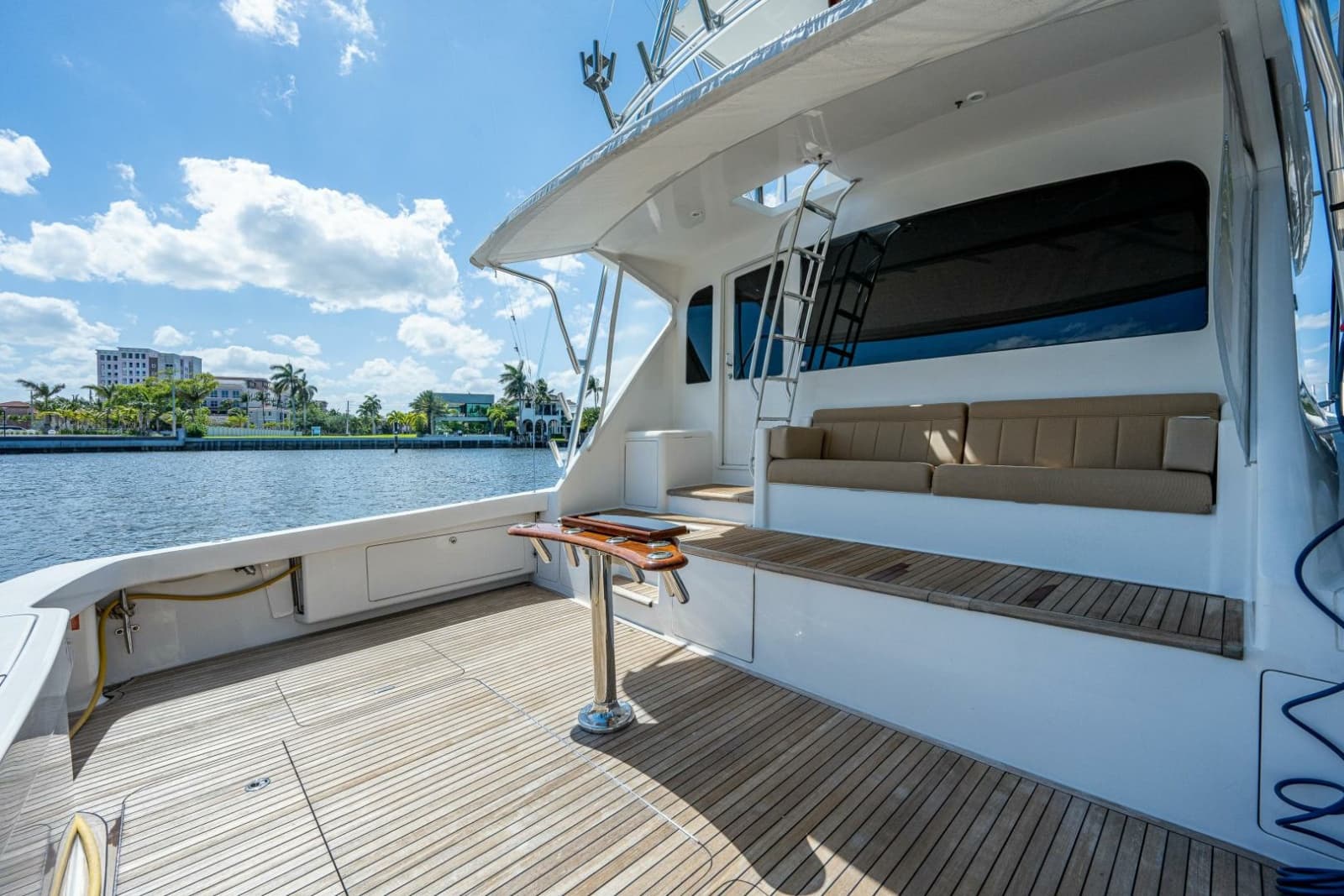 2005 Viking 74 Convertible - Photo 50