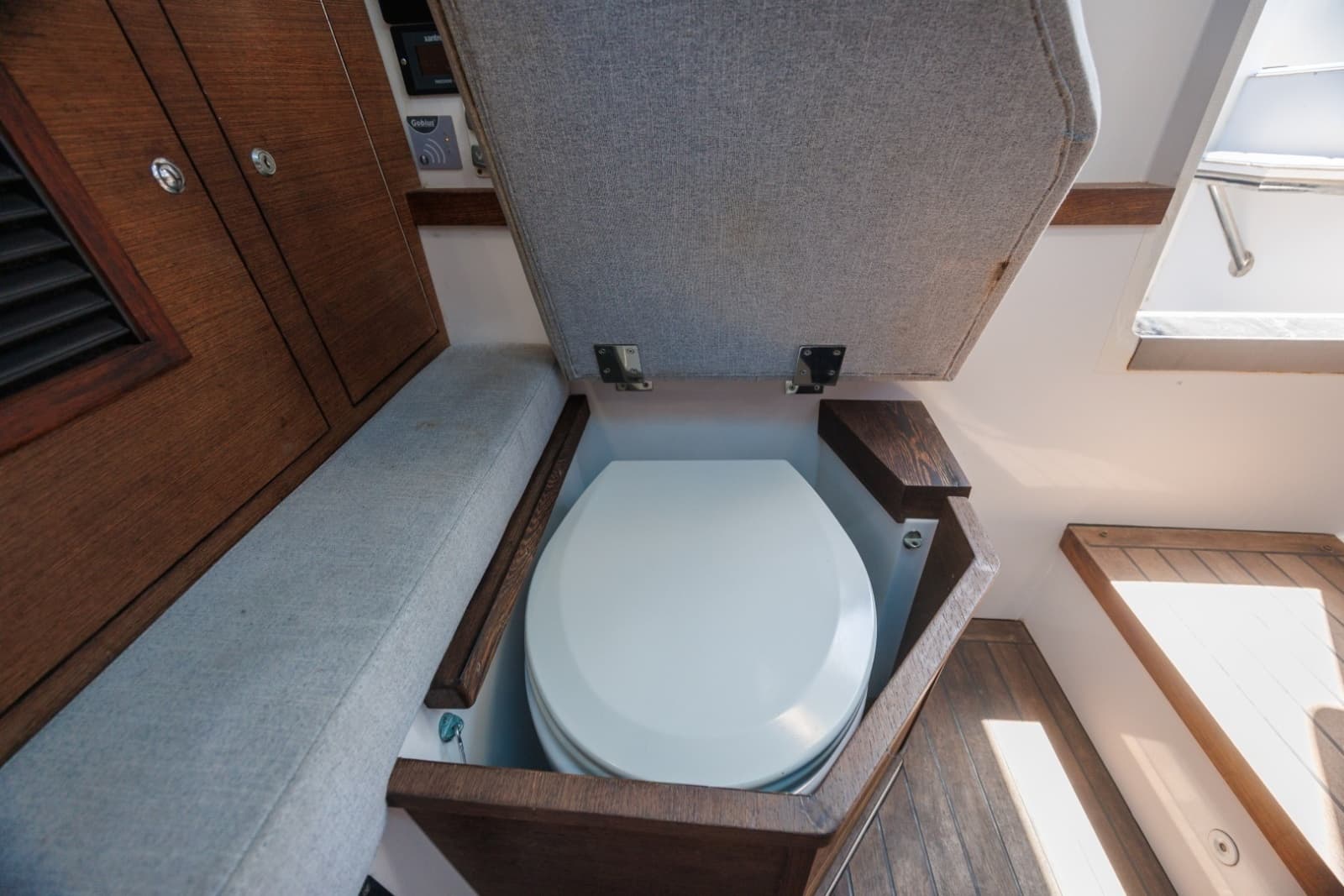 2019 Axopar 37 Sun Top - Photo 27