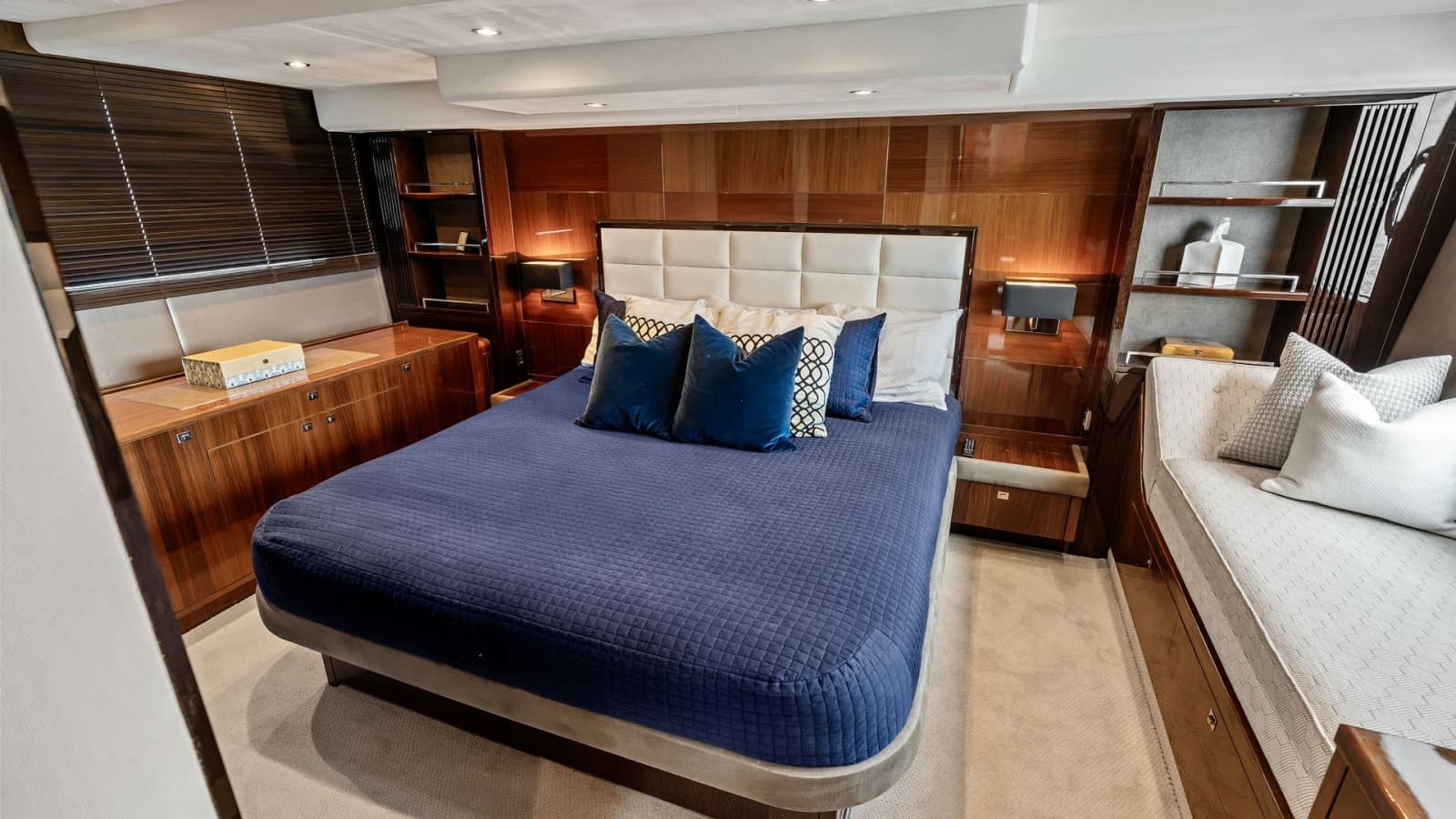 2016 Princess 64 Flybridge - Photo 34