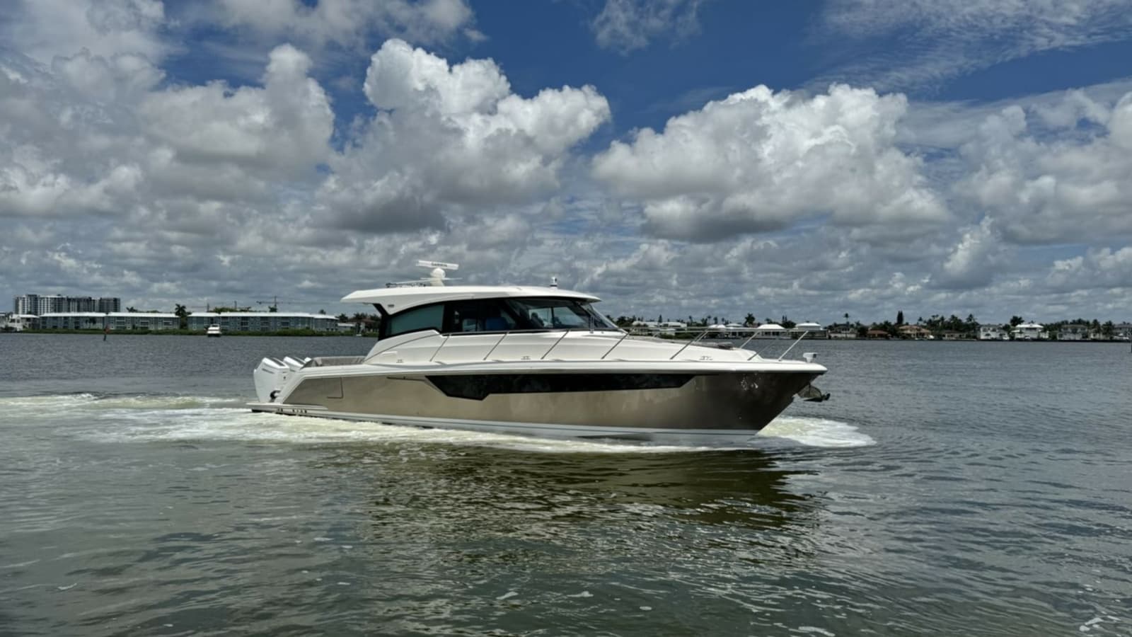 2025 Tiara Yachts 48LE - Photo 1