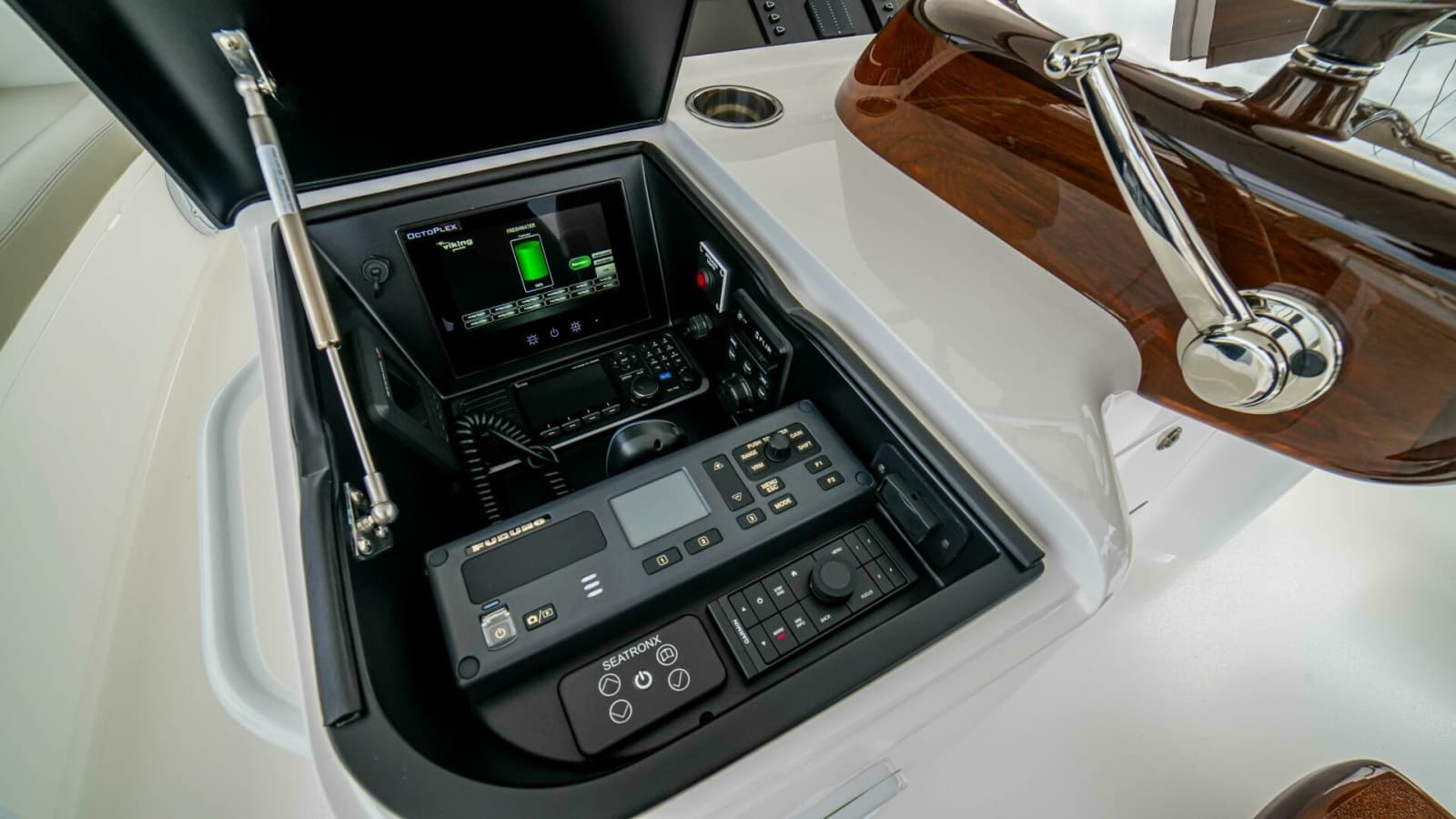 2023 Viking 72 Convertible - Photo 18