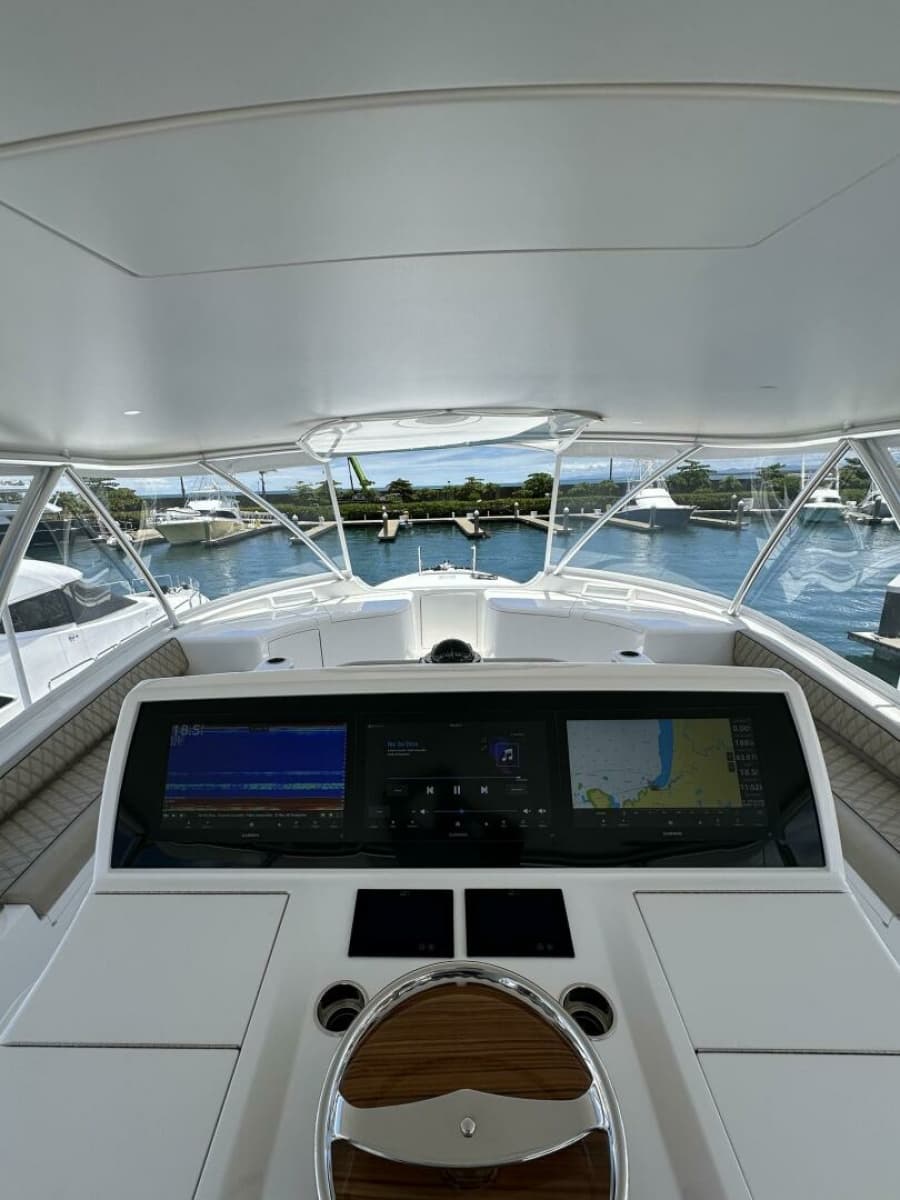 2025 Viking 82 Convertible - Photo 47