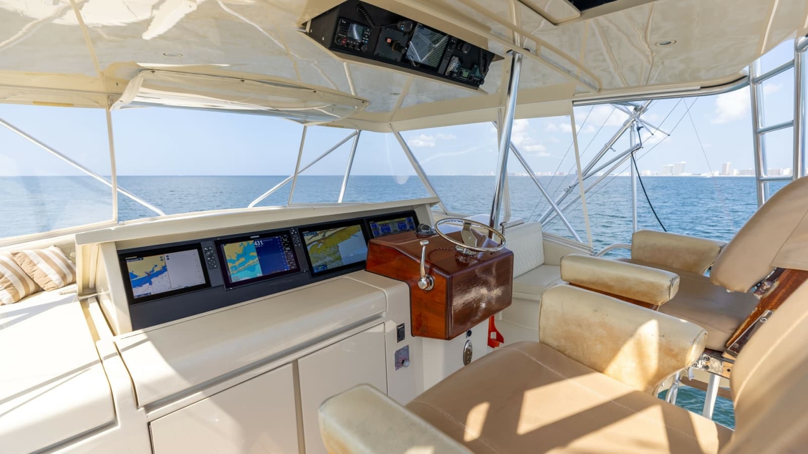 2007 Hatteras 68 Convertible - Photo 35