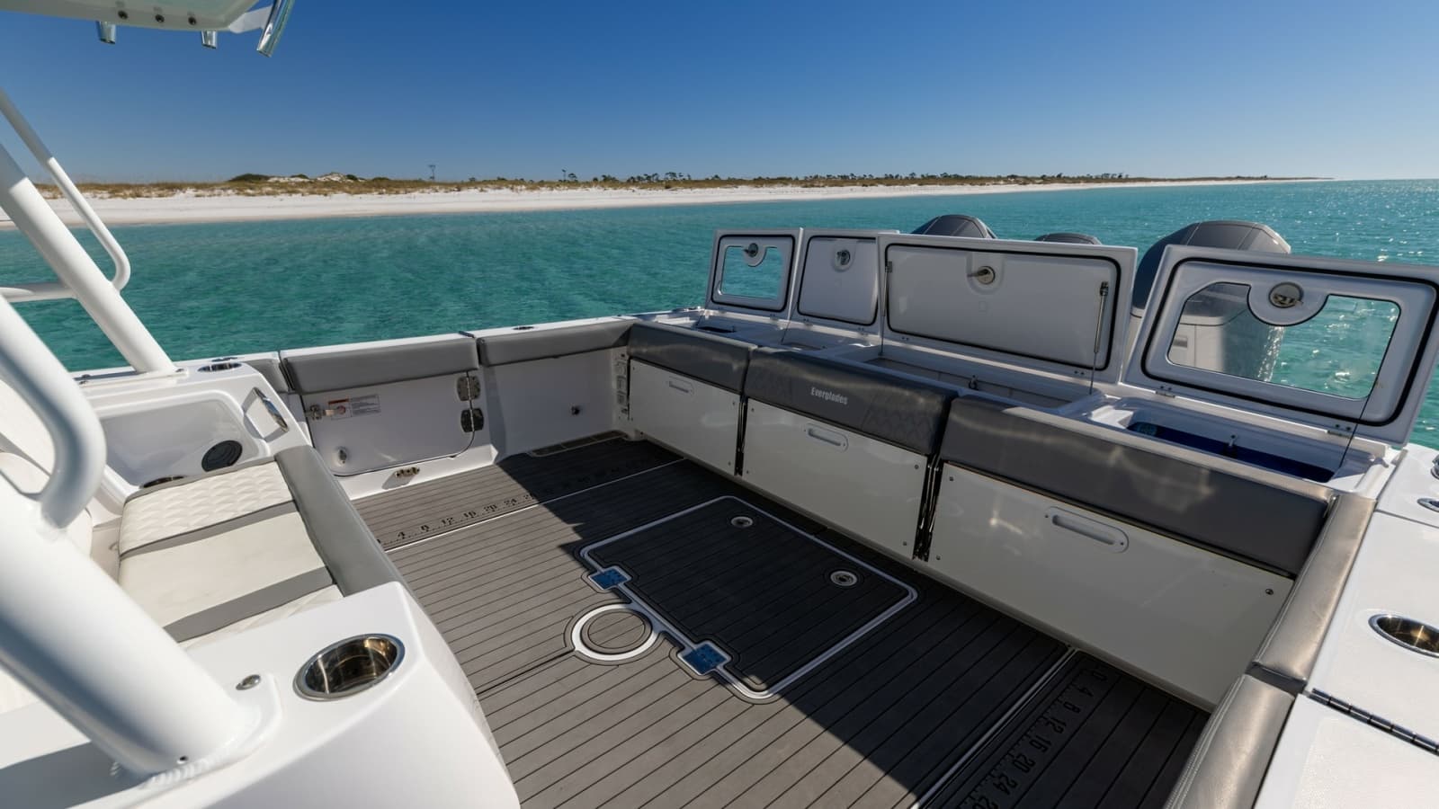 2024 Everglades 455 Center Console - Photo 15
