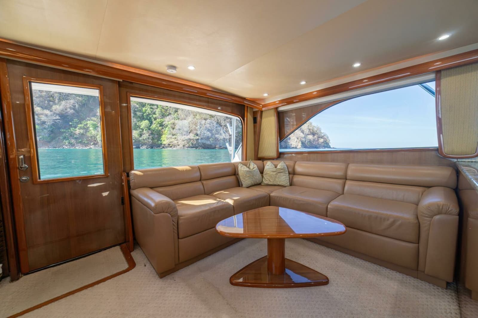 2006 Viking 56 Convertible - Photo 31