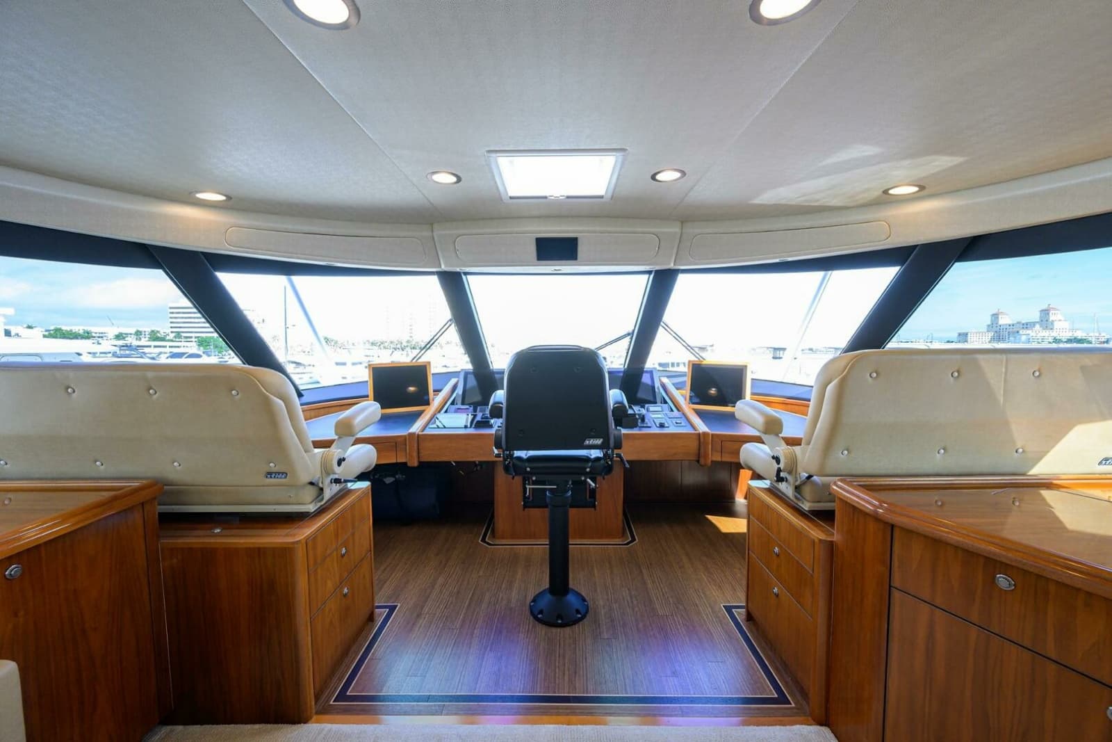 2017 Viking 92 Enclosed Bridge - Photo 19