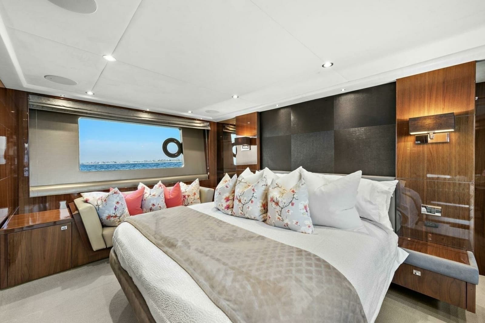 2015 Princess 72 Motoryacht - Photo 28