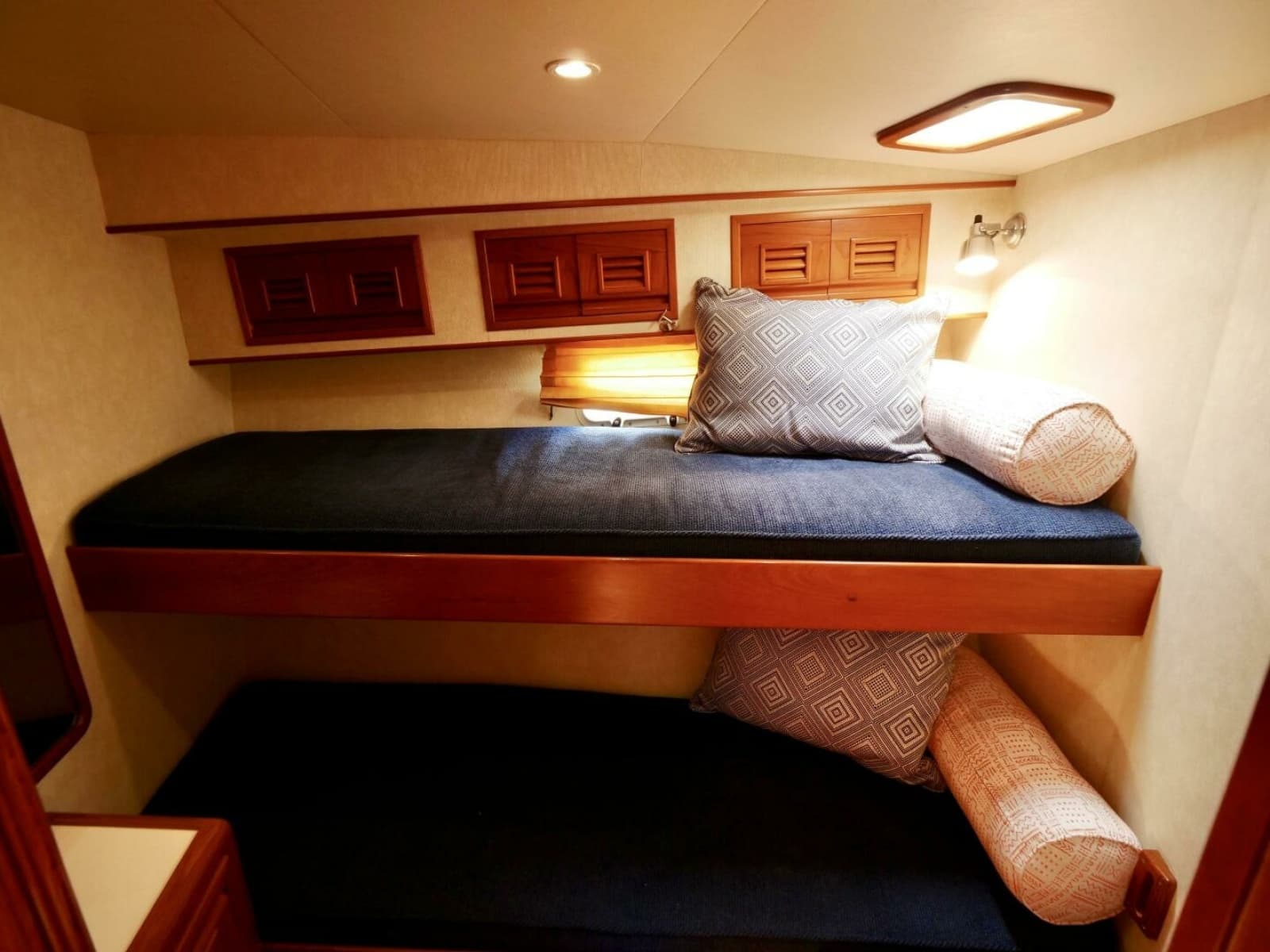 2000 Offshore Yachts 62 Pilothouse - Photo 24