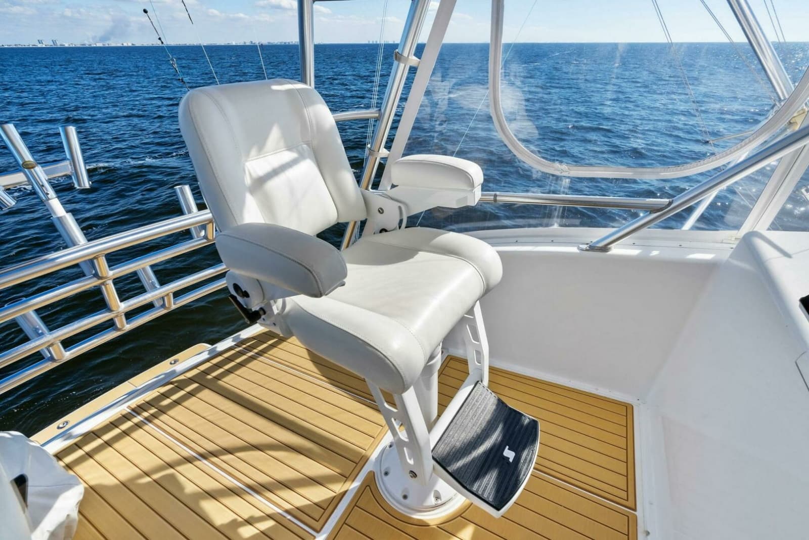 2002 Viking 65 Convertible - Photo 56