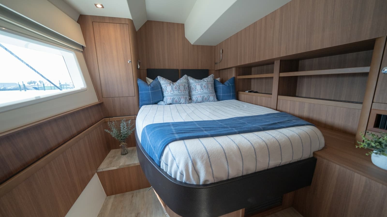 2021 Aquila 44 Motor Yacht - Photo 18