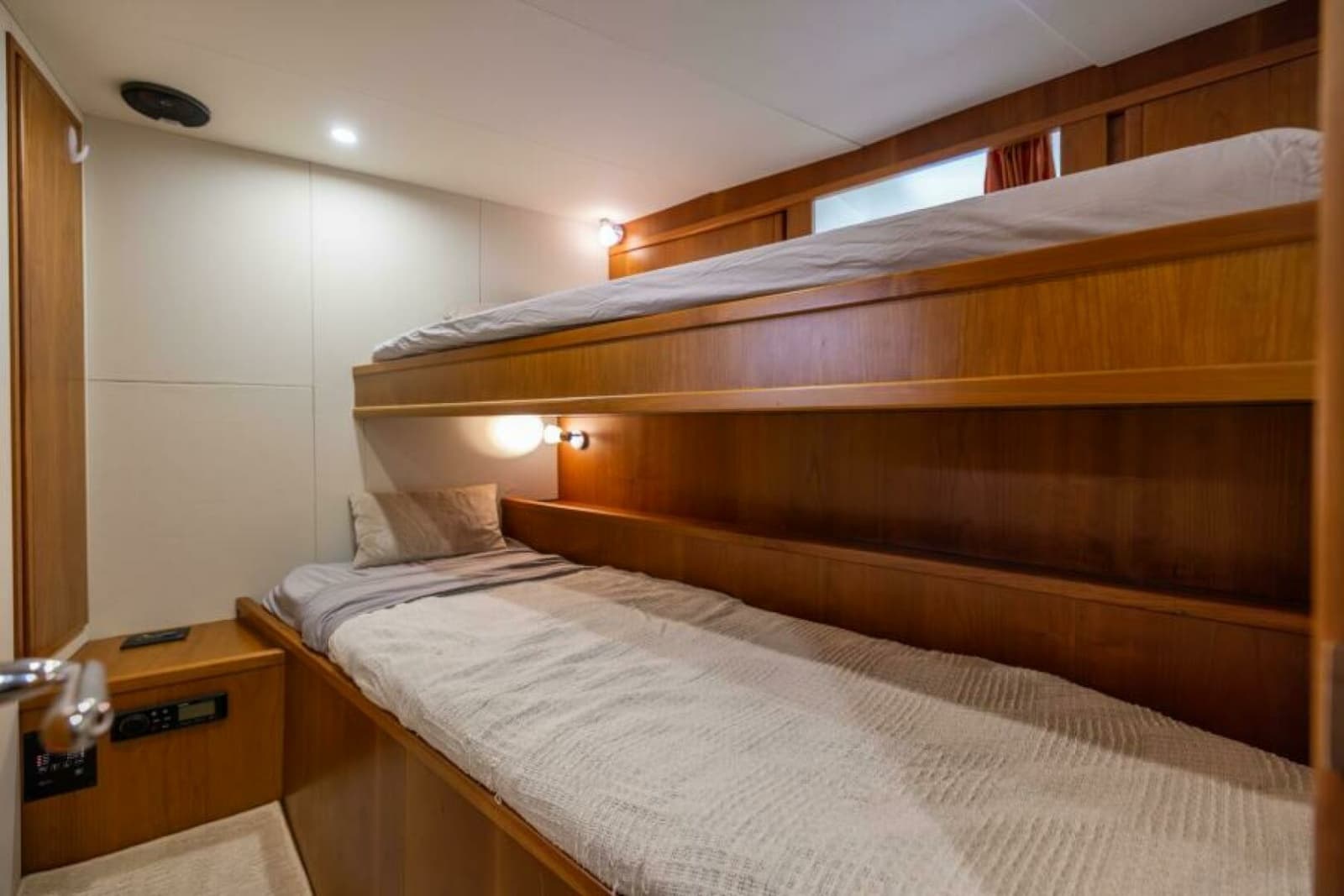 2001 Ferretti Yachts 94 Raised Pilothouse - Photo 26