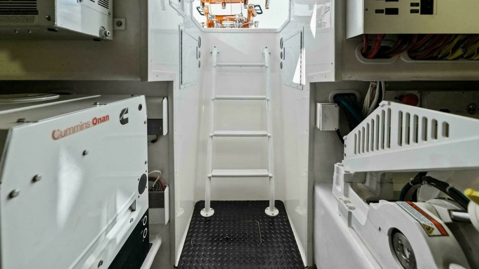 2013 Viking 55 Convertible - Photo 98