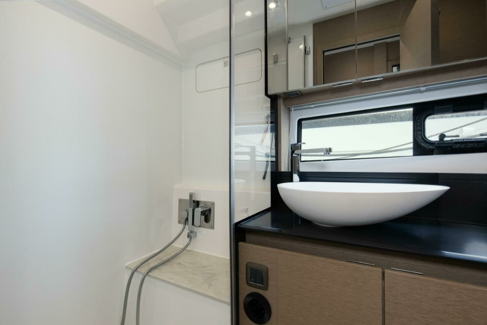 2023 Prestige 460 Flybridge - Photo 21