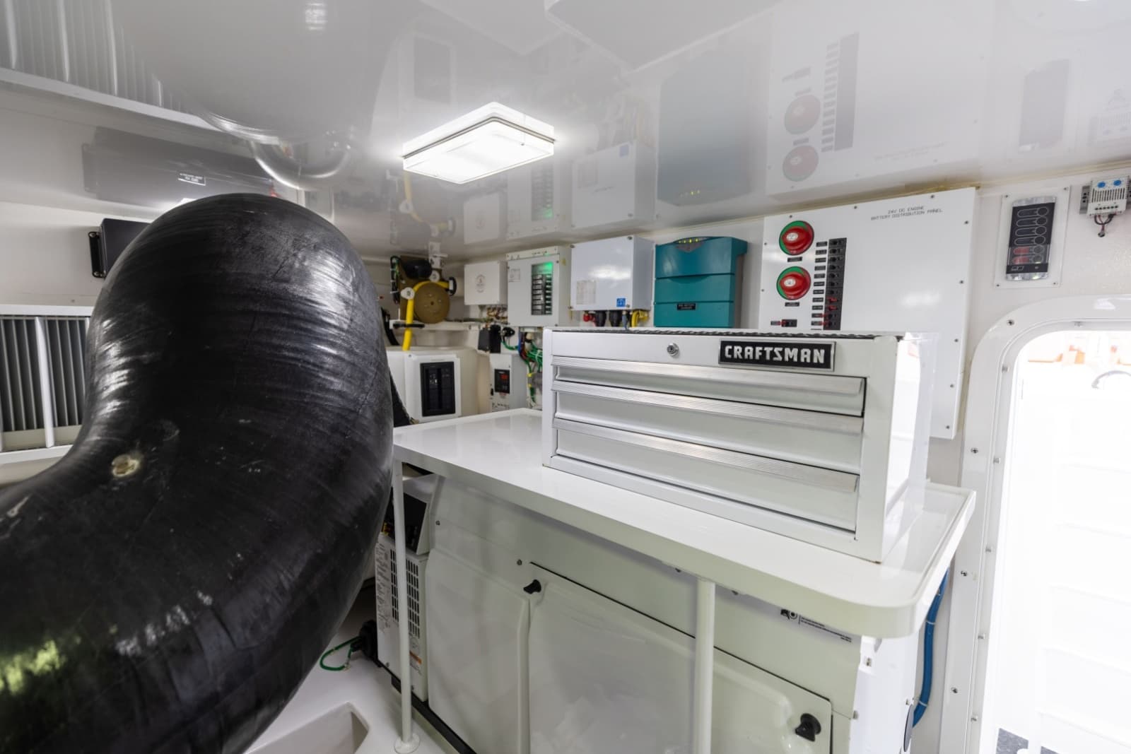 2023 Viking 72 Convertible - Photo 67