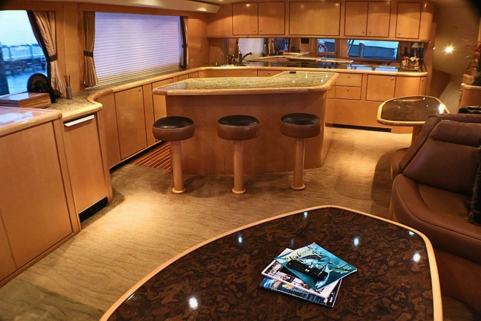 2001 Donzi 73 Sport Yacht - Photo 7