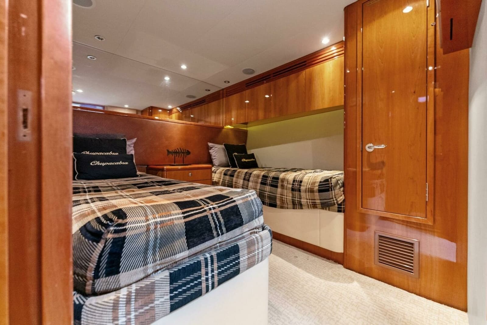 2007 Hatteras 64 Convertible - Photo 26