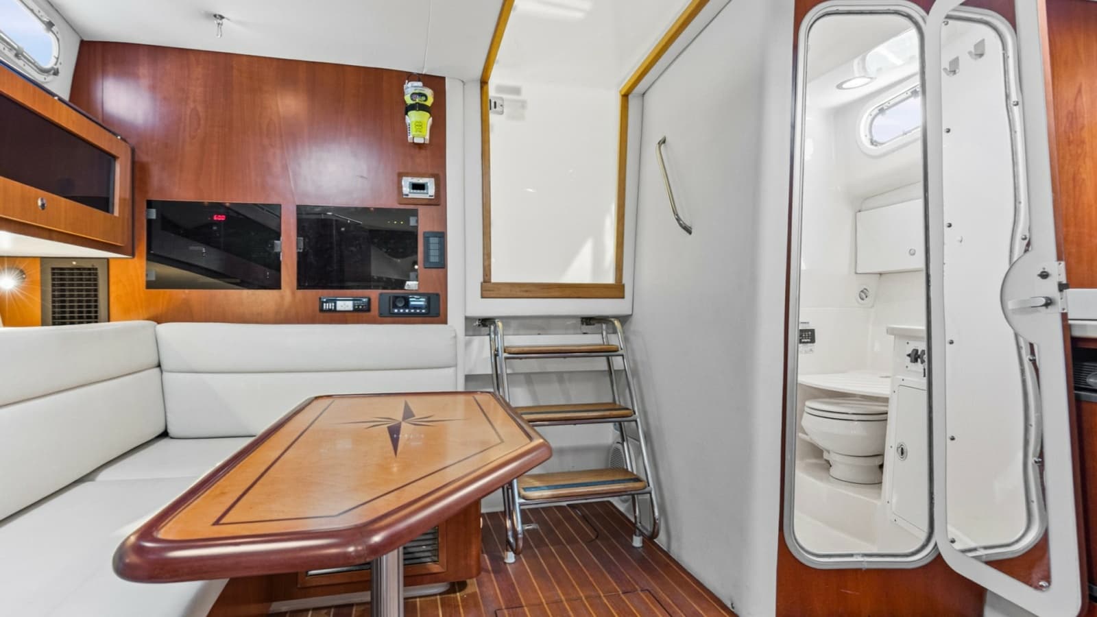 2006 Wellcraft 360 Coastal - Photo 10