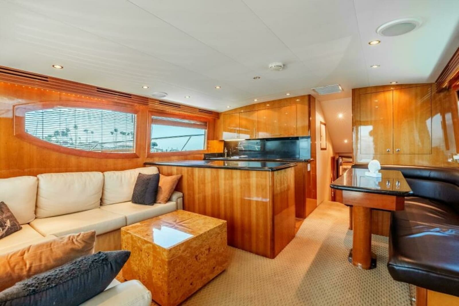 2004 Hatteras 54 Convertible - Photo 10