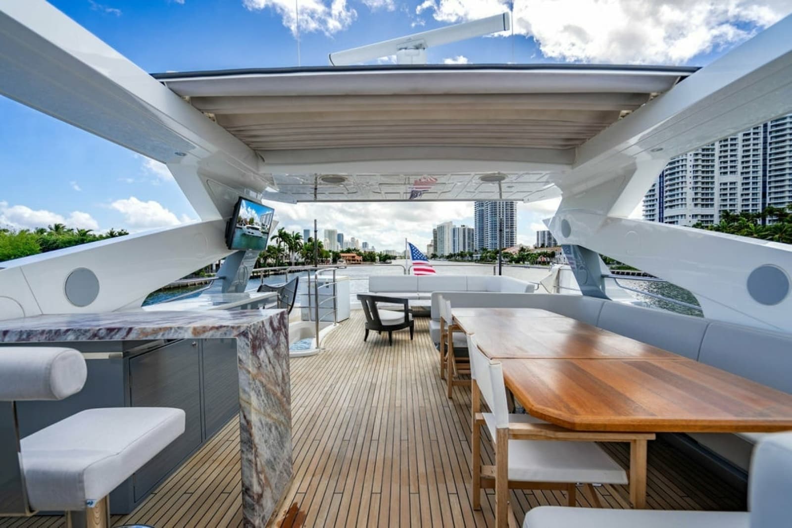 2019 Sunseeker 95 Motor Yacht - Photo 25