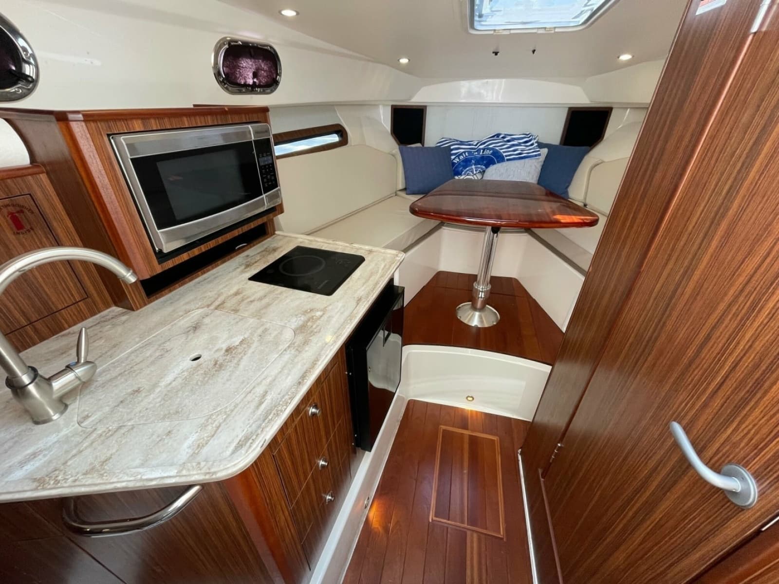 2017 Pursuit 325 OS - Photo 23