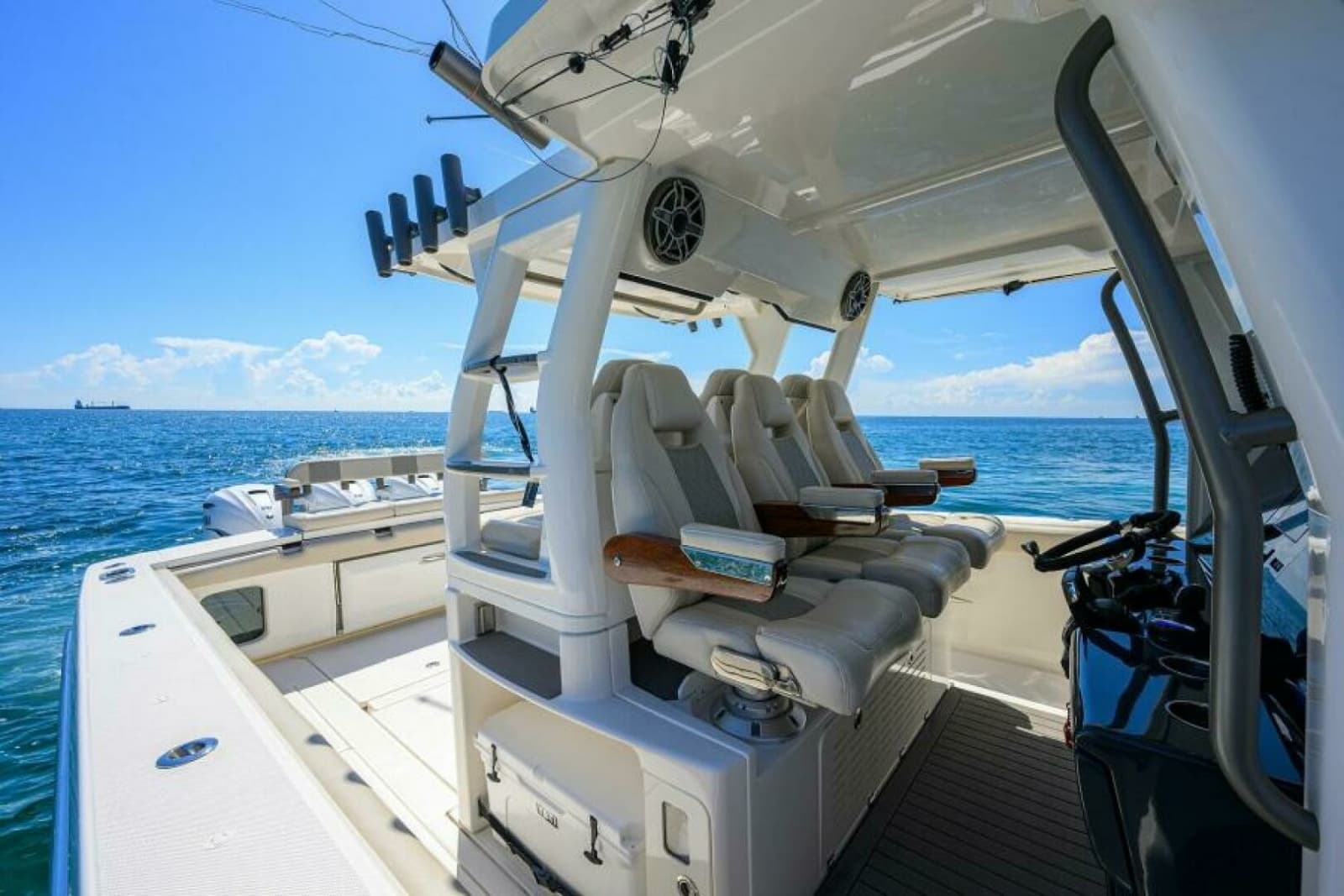 2021 Solace Center Console - Photo 22