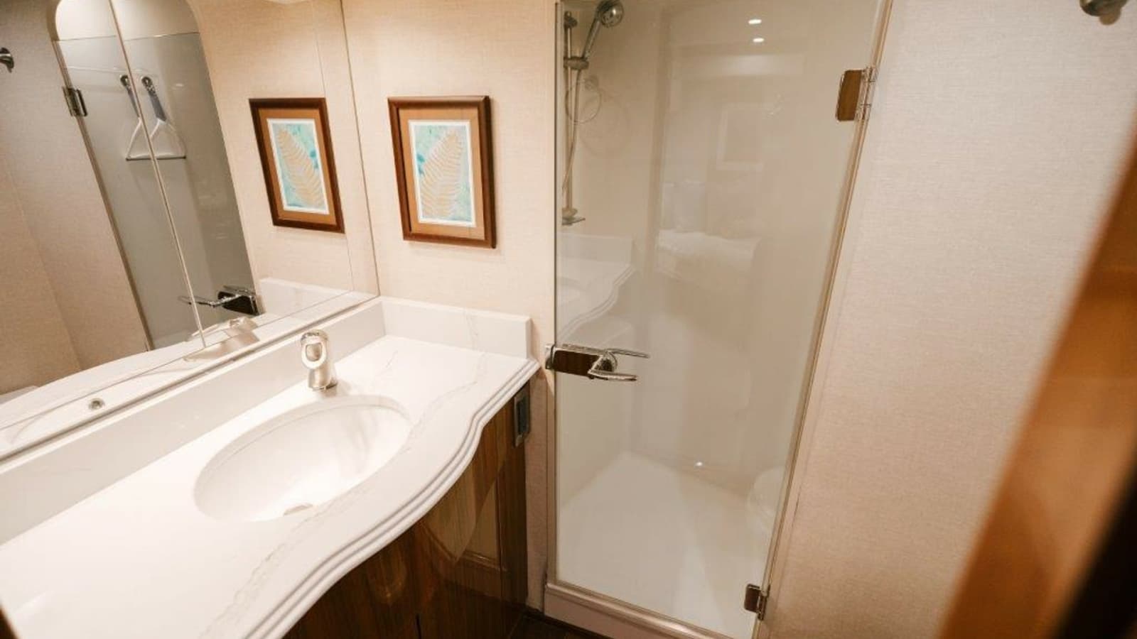 2007 Viking 64 Convertible - Photo 11