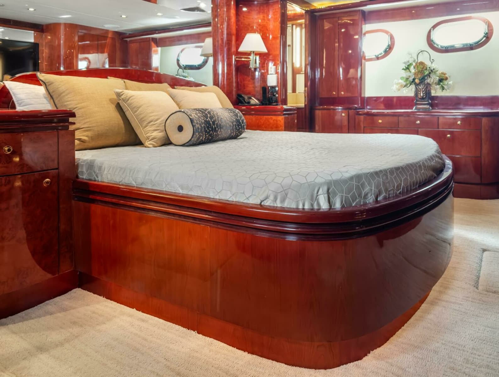 2005 Ocean Alexander 80 motoryacht - Photo 6