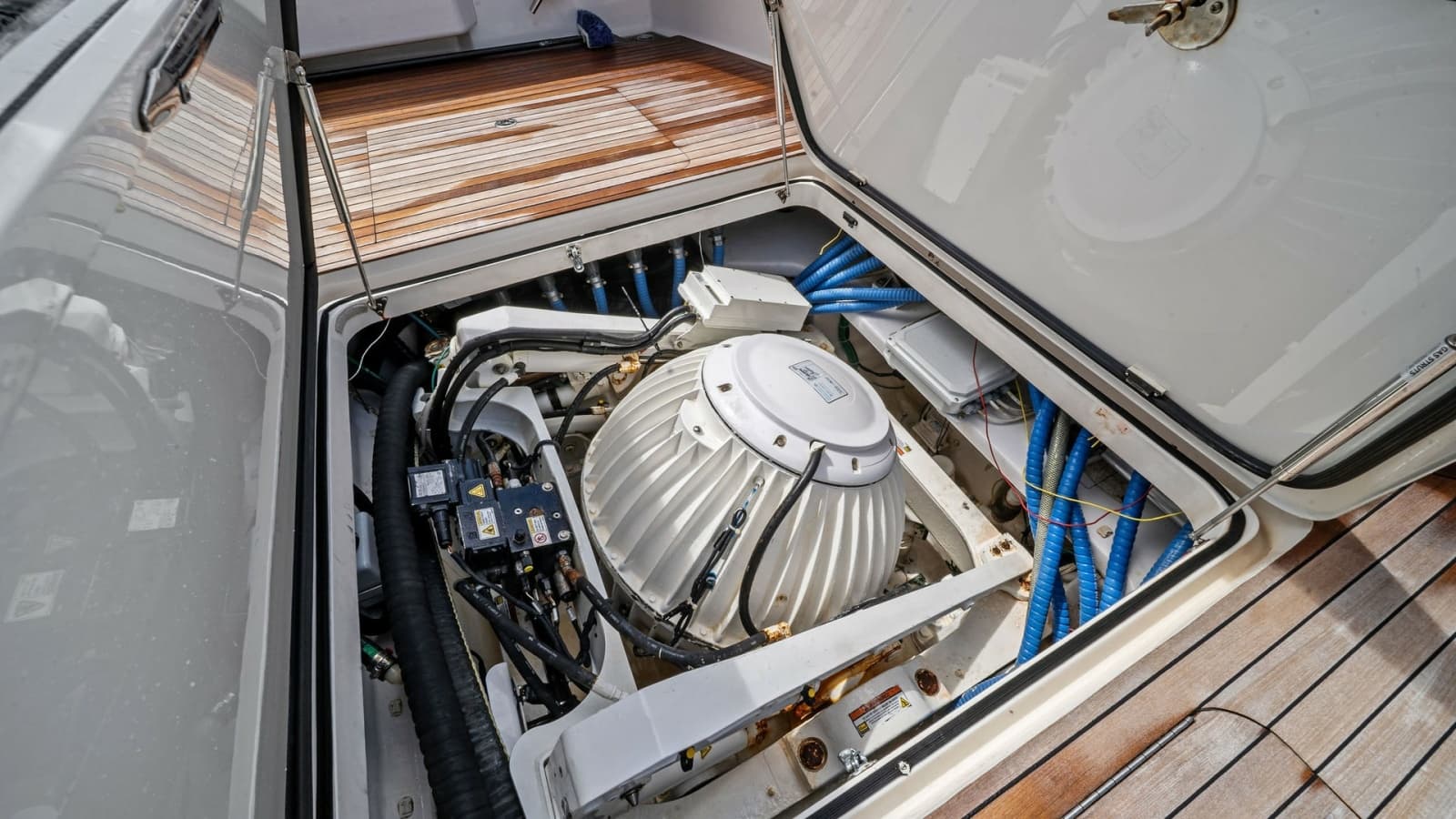 2015 Viking 70 Convertible  - Photo 64