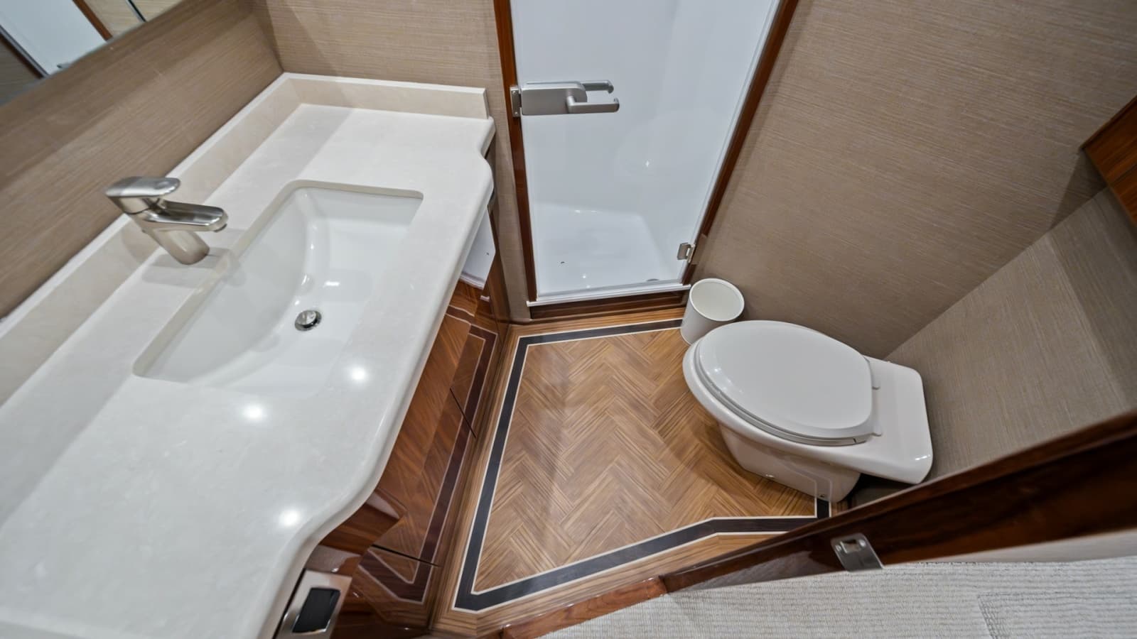2021 Viking 72 Enclosed Bridge - Photo 36