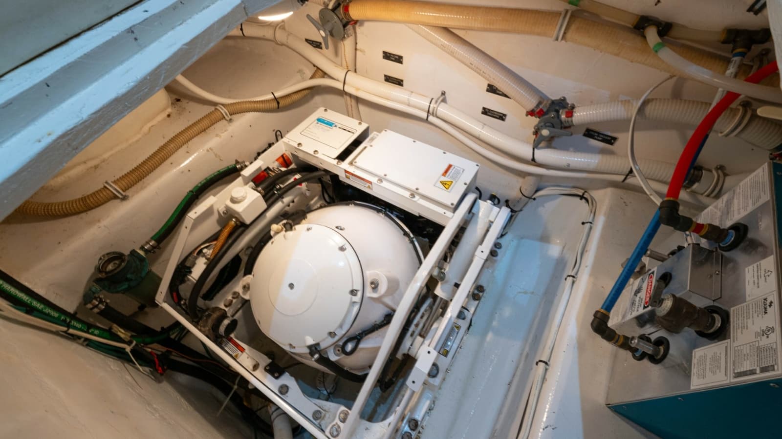 2001 Viking 65 Enclosed Bridge - Photo 27