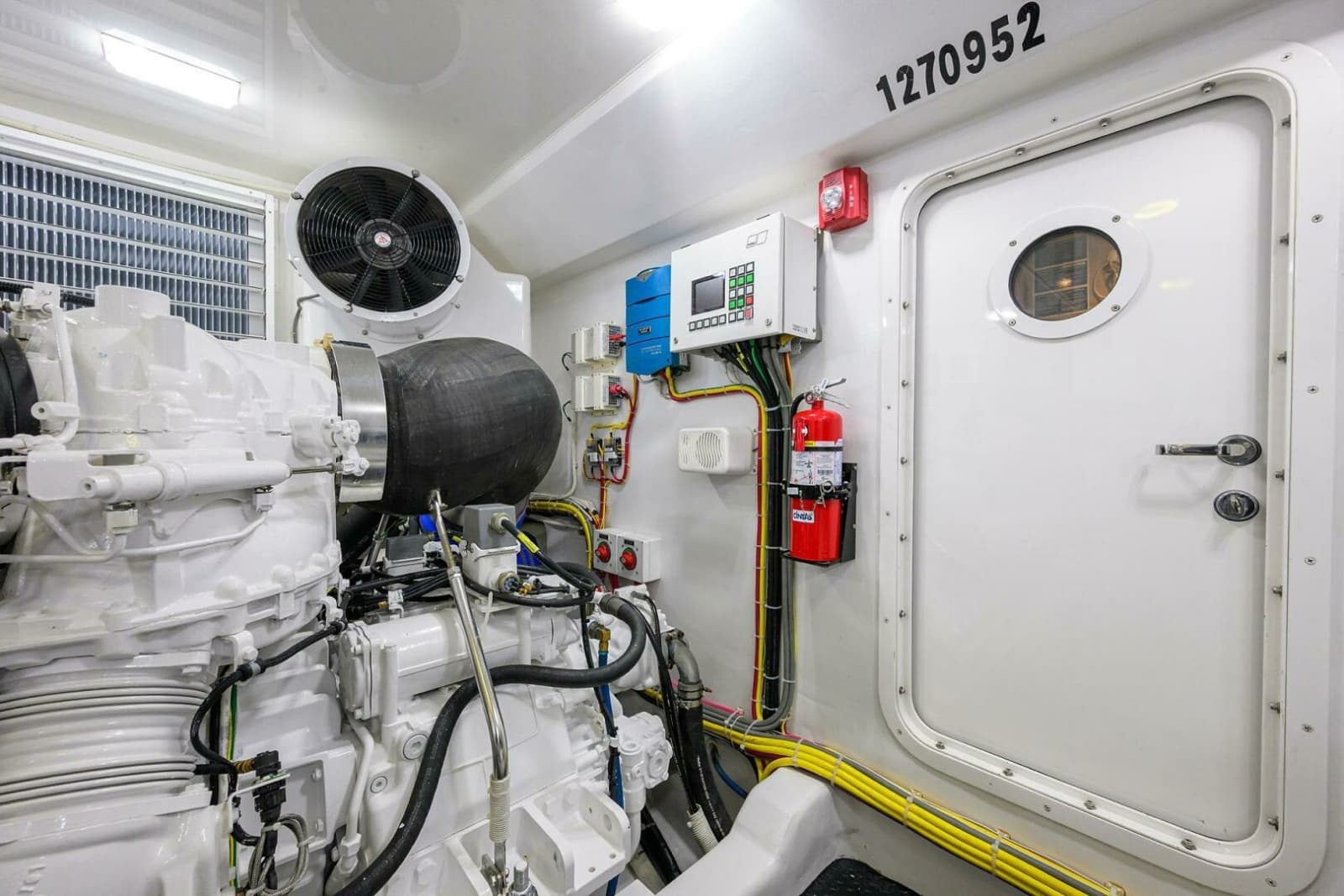 2017 Viking 92 Enclosed Bridge - Photo 82