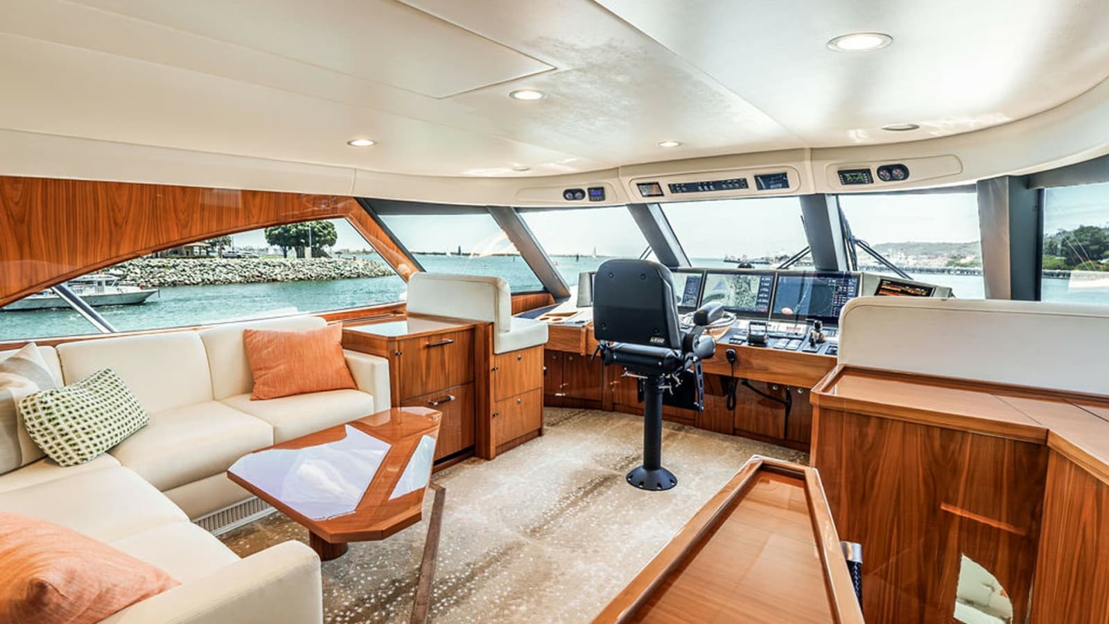 2019 Viking 80 Skybridge - Photo 47
