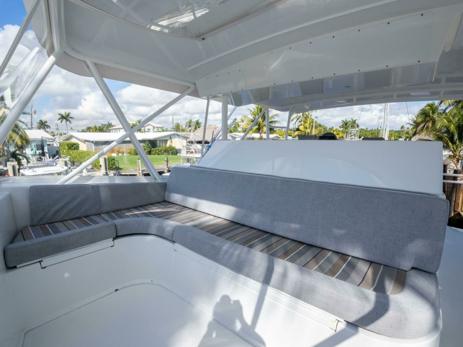 1998 Viking 58 Convertible - Photo 12