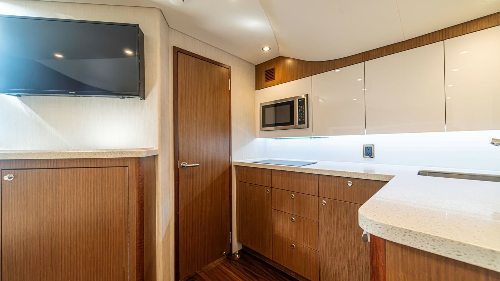 2020 Cabo 40 Express - Photo 6