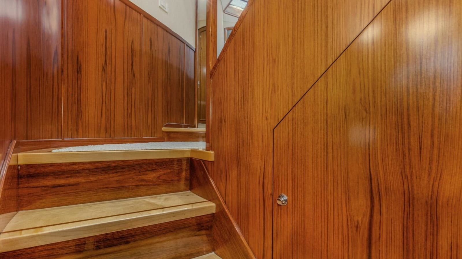 2005 Whiticar 76 Enclosed Bridge - Photo 15