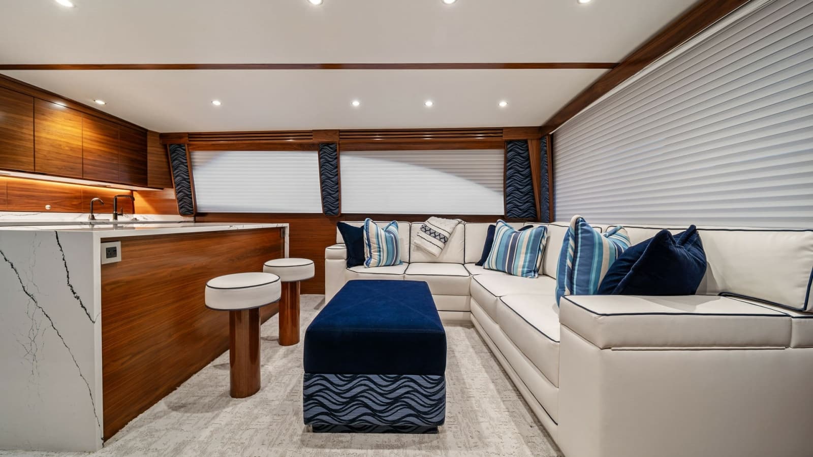 2024 Viking 64 Convertible - Photo 20