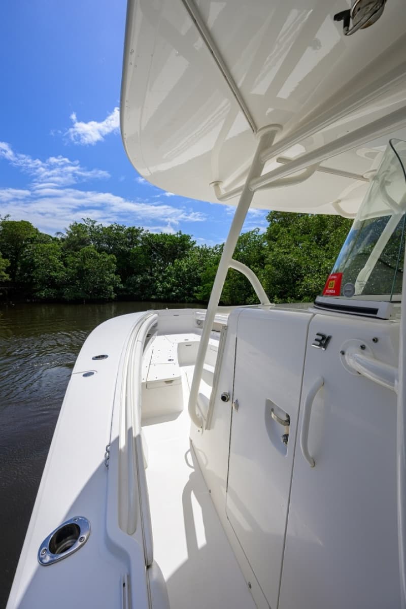 2019 Regulator 31 Center Console - Photo 12