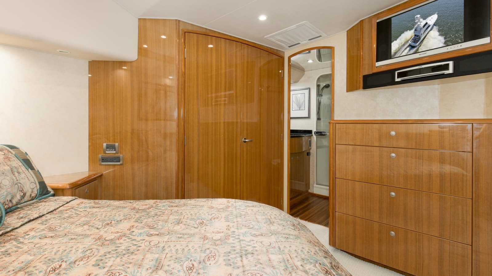 2007 Viking 64 Enclosed Bridge - Photo 20