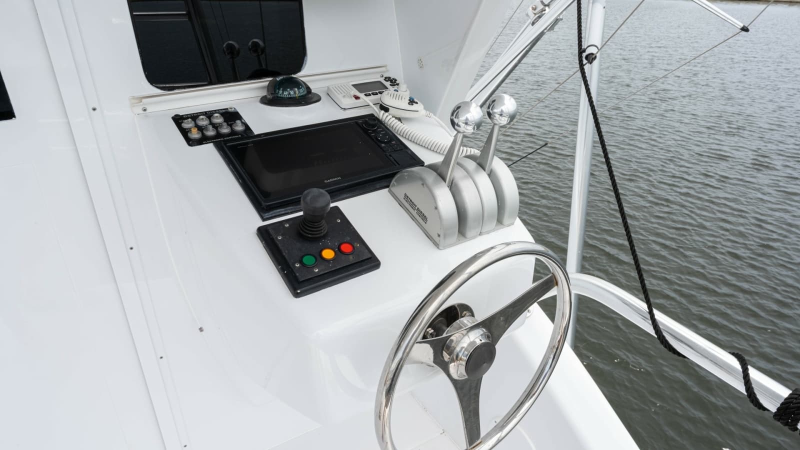 2001 Viking 65 Enclosed Bridge - Photo 33