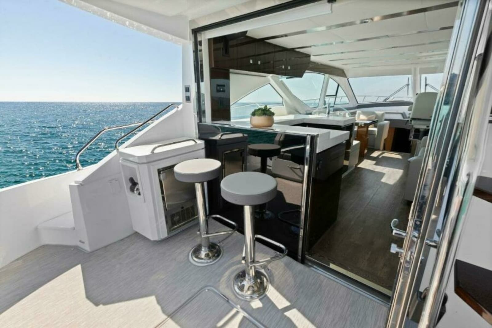 2023 Cruisers Yachts 60 Cantius Fly - Photo 46
