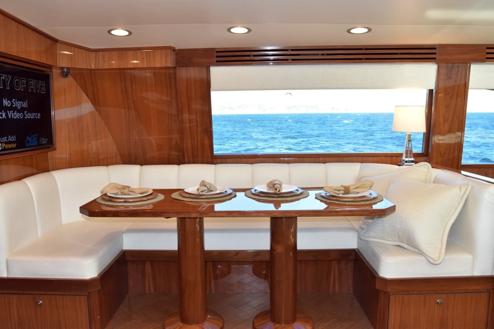 2019 Viking 80 Skybridge - Photo 33