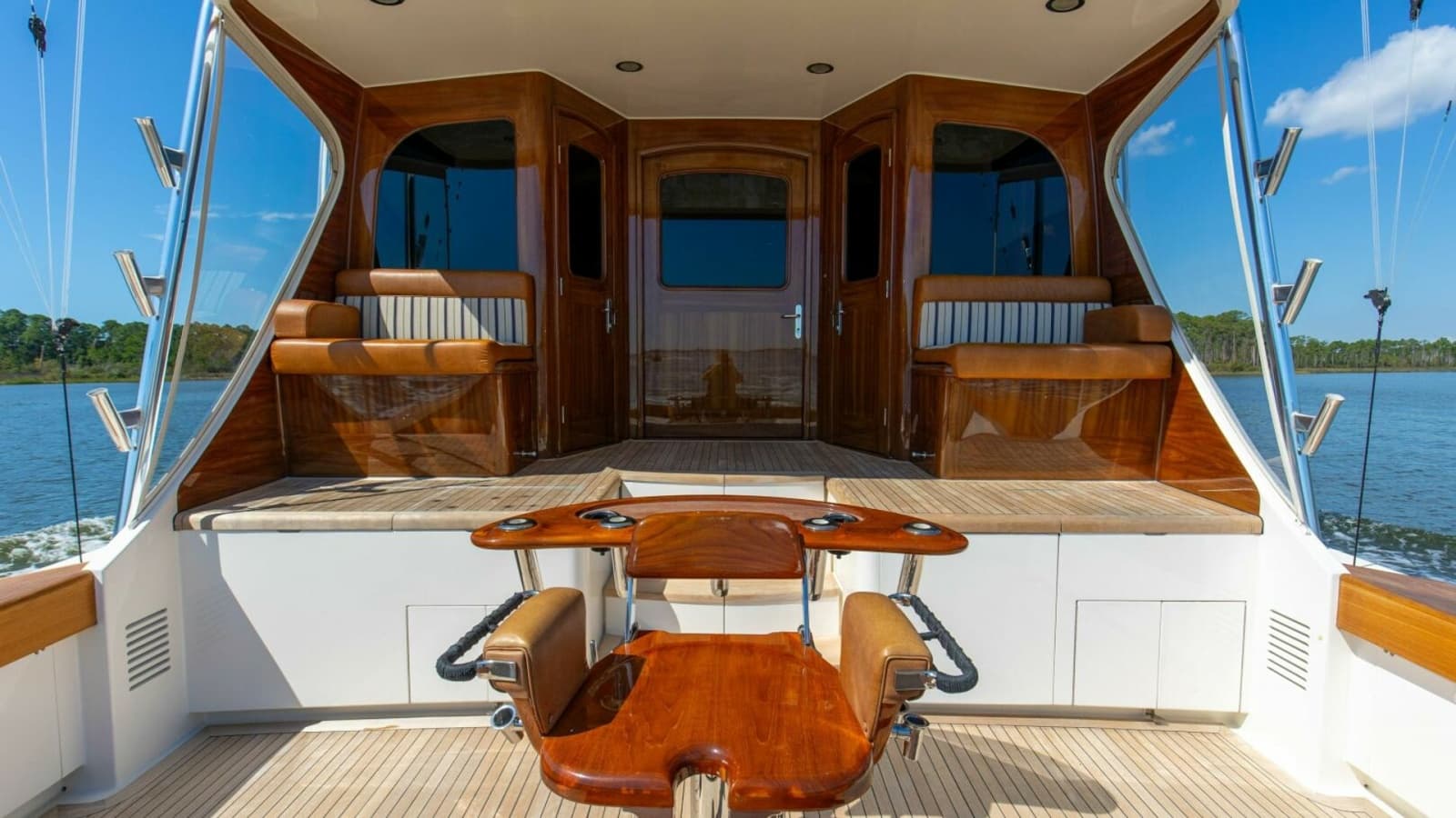 2005 Whiticar 76 Enclosed Bridge - Photo 4